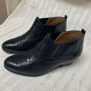 Georgia Brutini men’s snake skin ankle boots. Size 10.5. Black